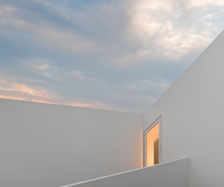 Cover and Concealment: House in Leiria by Aires Mateus